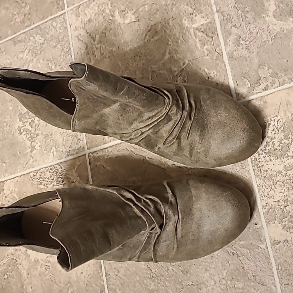 Report booties